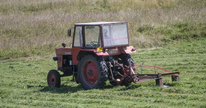 Traktorral torlaszolták el az utat a román–ukrán határnál